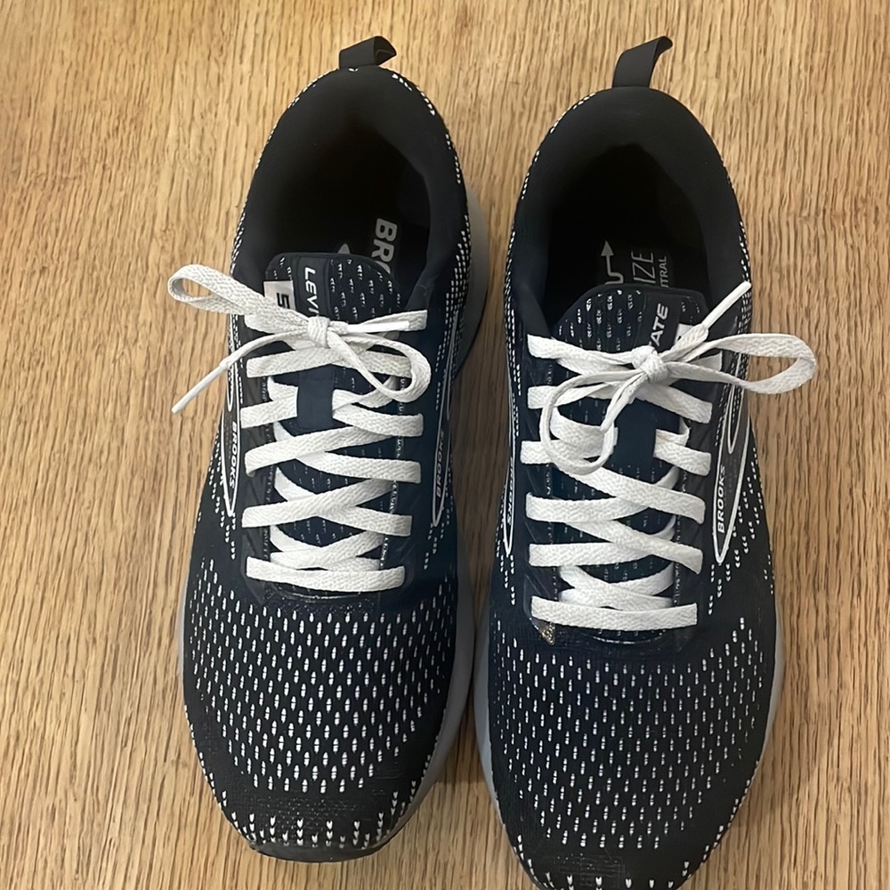 Women’s Brooks Levitate 5. Excellent condition. Worn 2x Size 9.